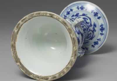 图片[3]-Gu vase with floral design in underglaze blue, Ming dynasty (1368-1644)-China Archive